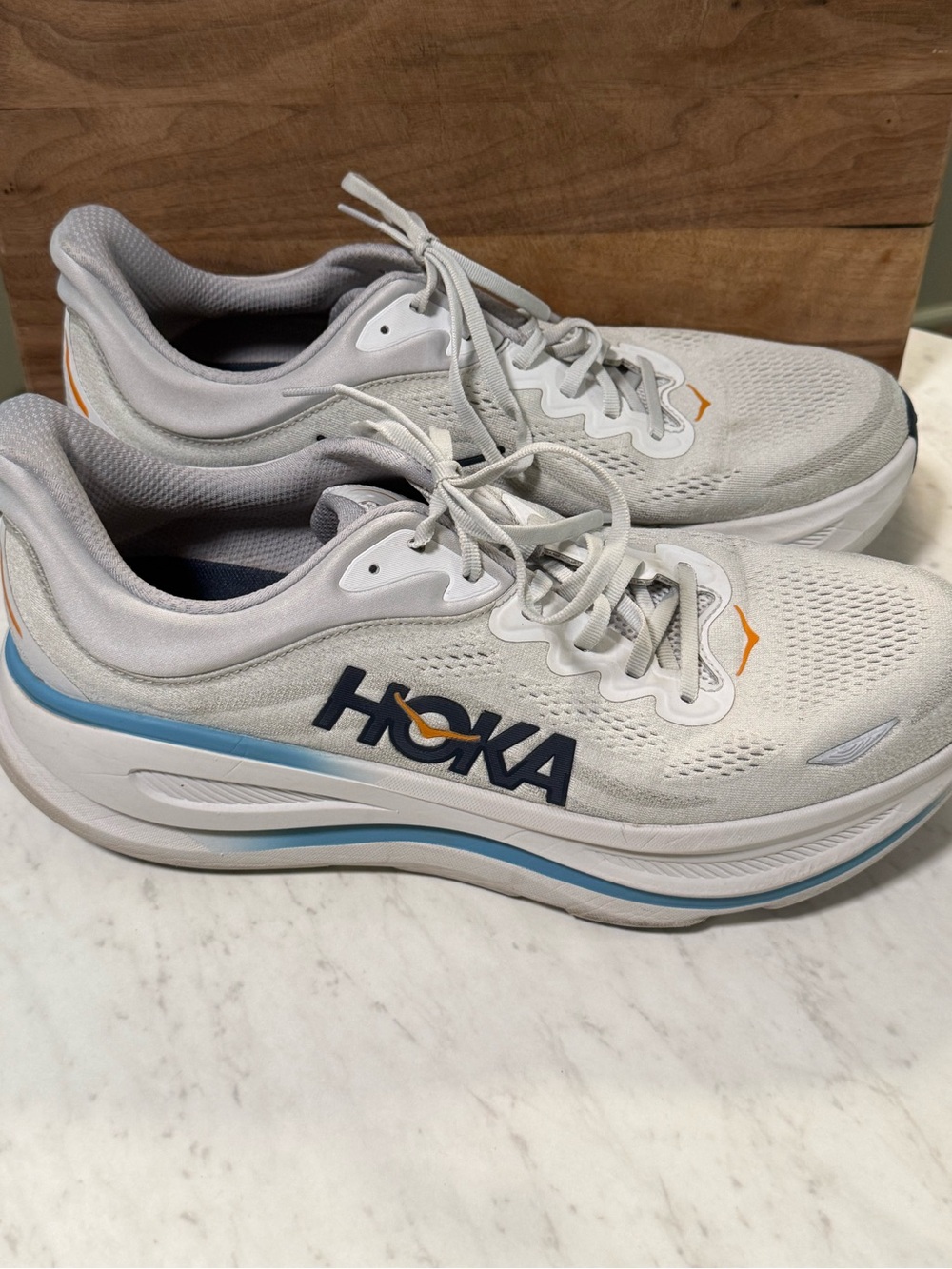 HOKA Men's - Bondi 9- White & Blue Running Shoes